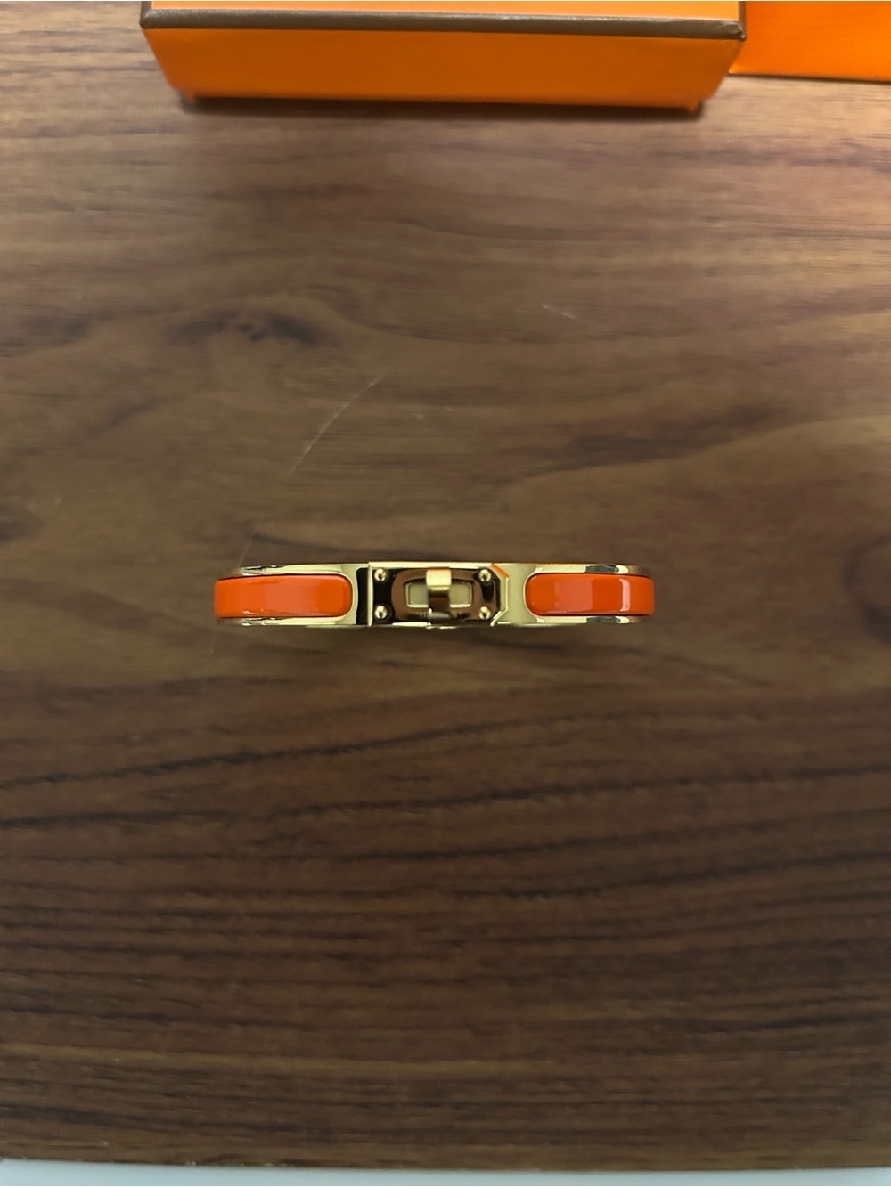 Hermes Mini Clic Kelly
Bracelet Orange & Gold - Picture 4 of 5